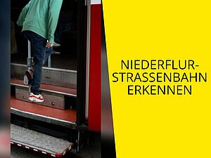 Junger Mann steigt mühsam Stufen einer Hochflur-Straßenbahn herauf. Text: "Niederflurstraßenbahn erkennen"